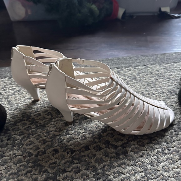 Women’s 8 1/2 ComfortView Brand Strappy Heels - Picture 3 of 8